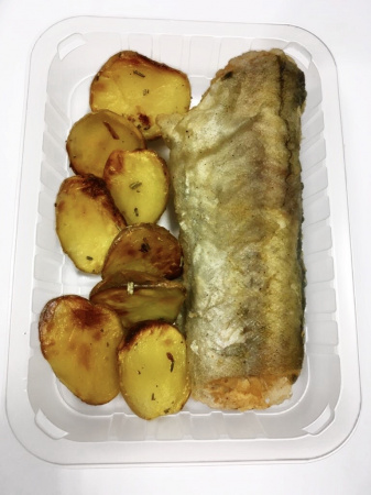 Минтай тушка жареный с картофельными дольками
