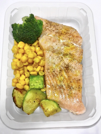 Кета отварная на пару с овощами